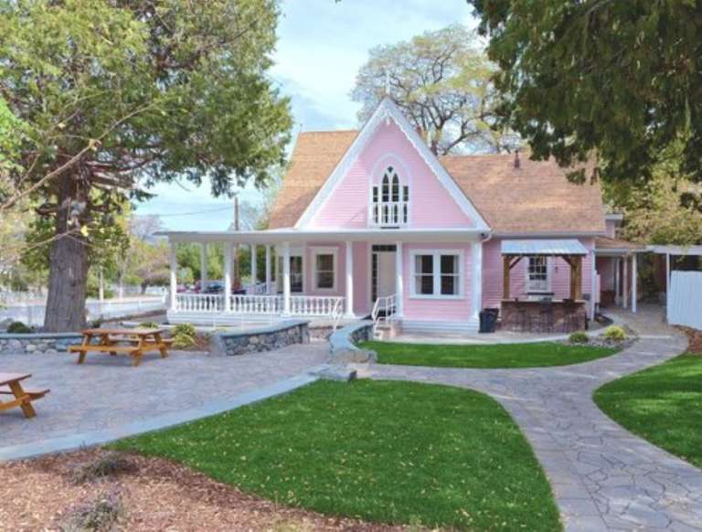 genoa pink house